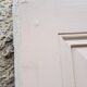 Porte ancienne en bois patine beige