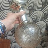 Applique avec globe en verre moulé ambré