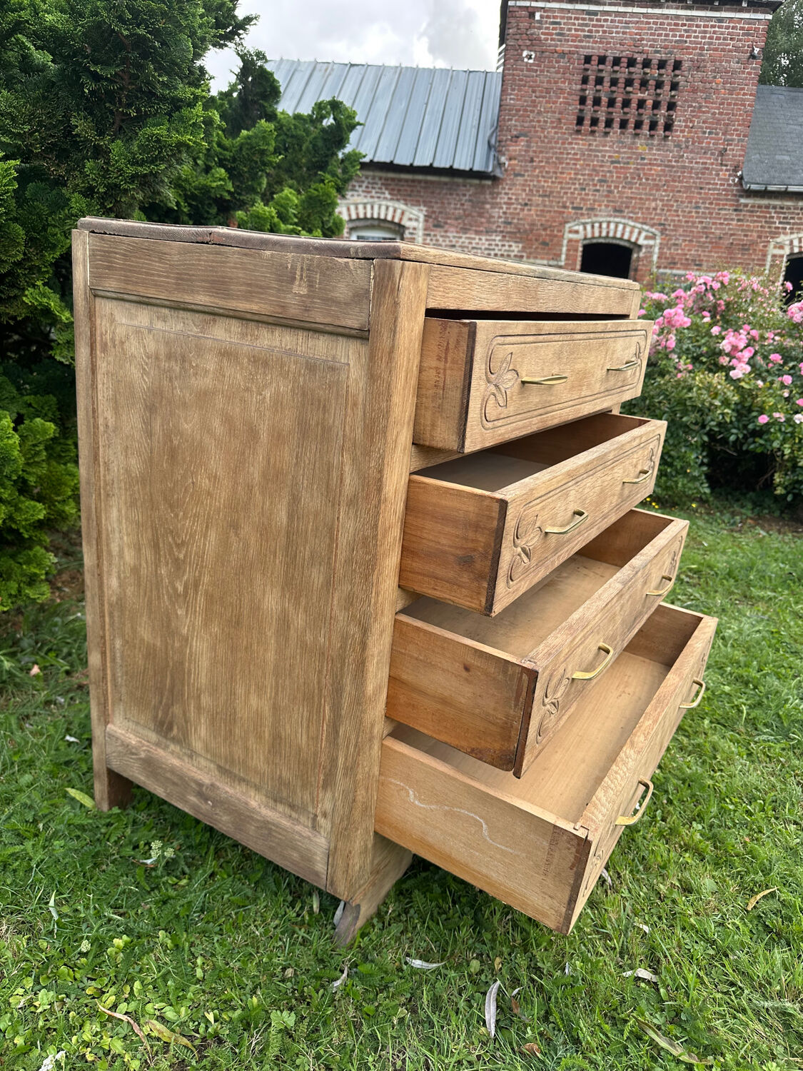 Vintage carved solid wood chest of drawers – 4 drawers