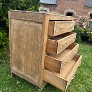 Commode vintage en bois massif sculpté – 4 tiroirs