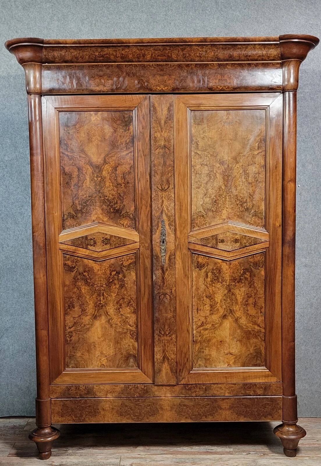 Louis Philippe period Burgundy armoire in walnut and burl wood circa 1830