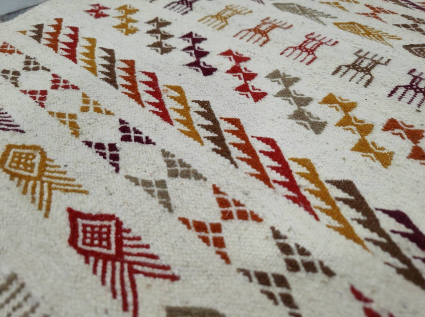 Hand-woven margoum rug in natural wool