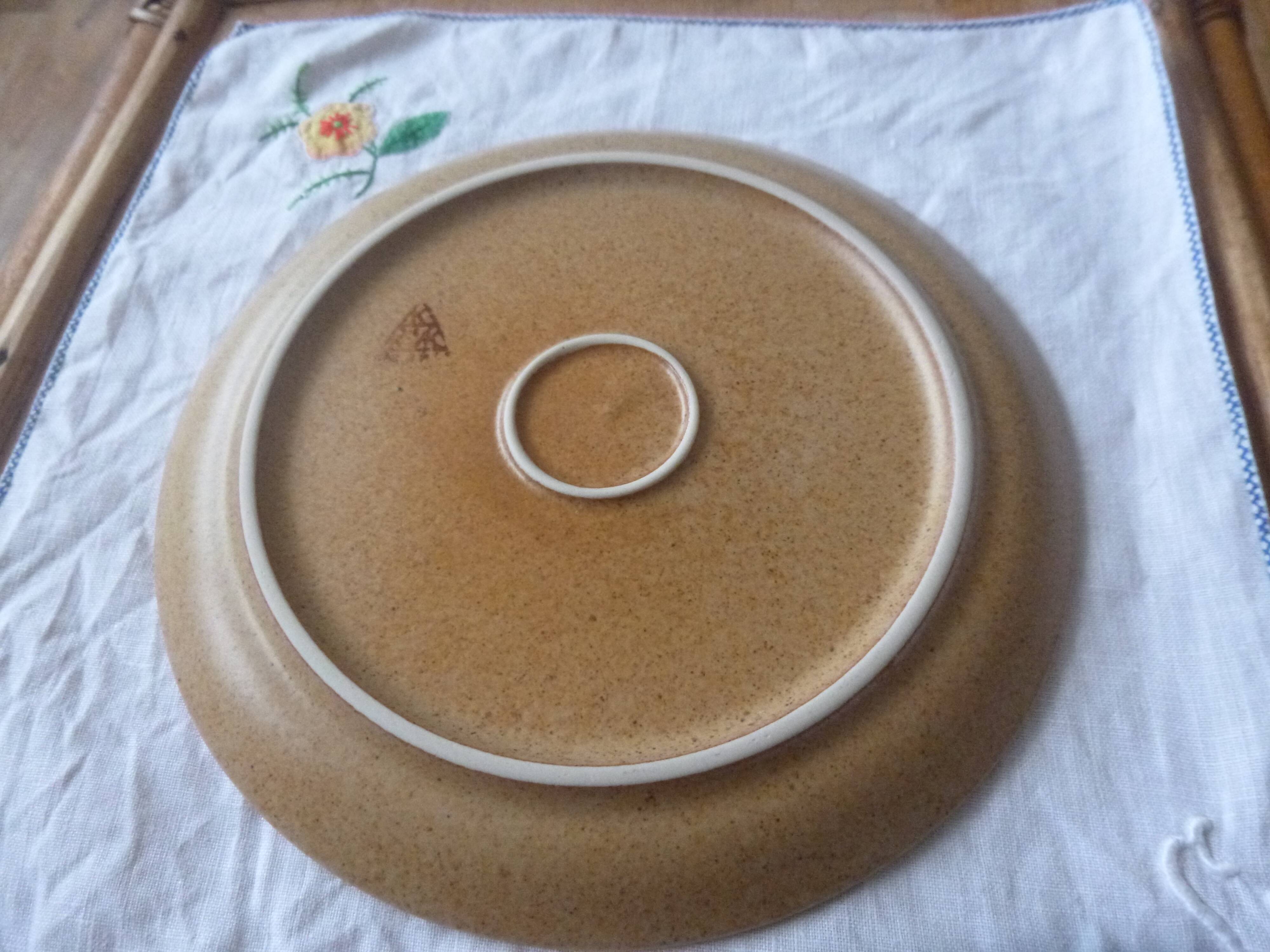 4 stoneware dessert plates