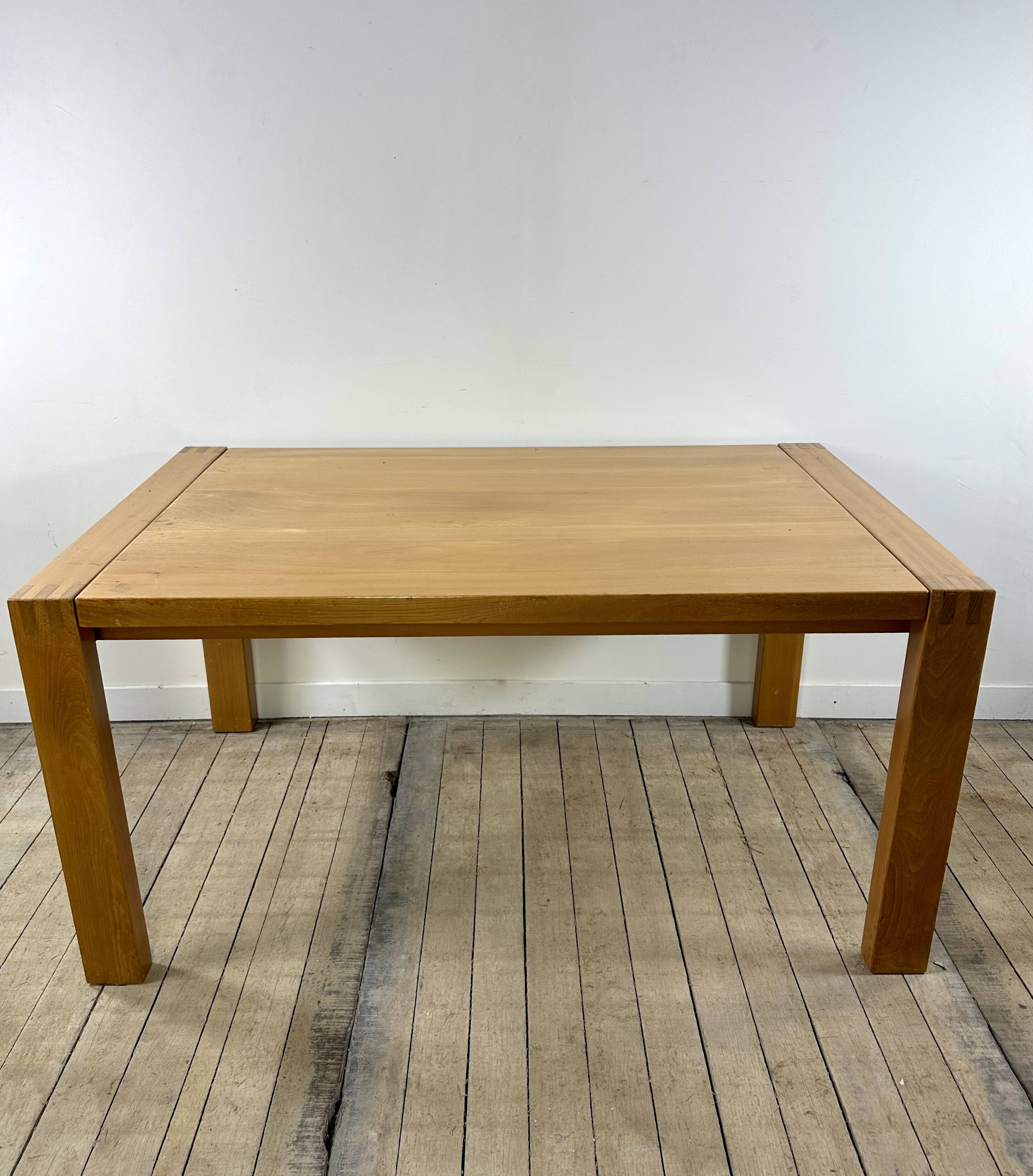 Extendable table in solid oiled elm by maison regain 1970