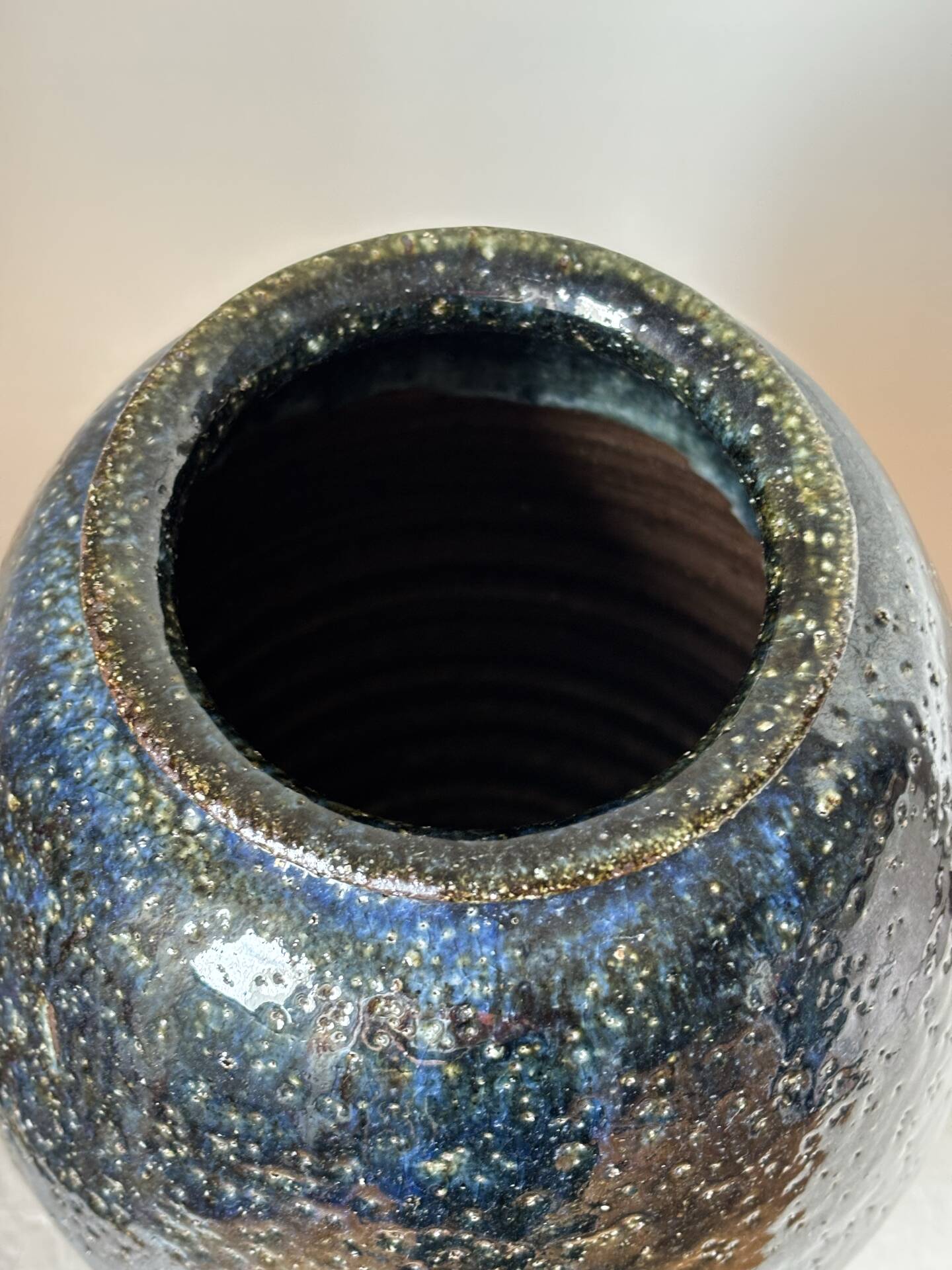 Vase en grès signé Delahaye 