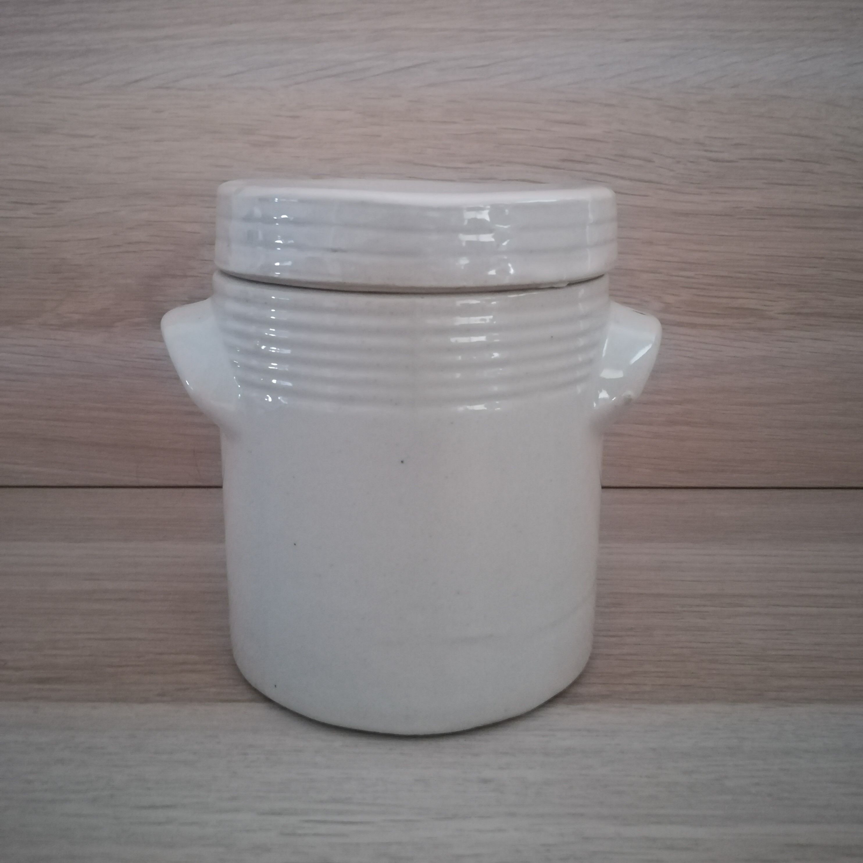 Sandstone pot with lid