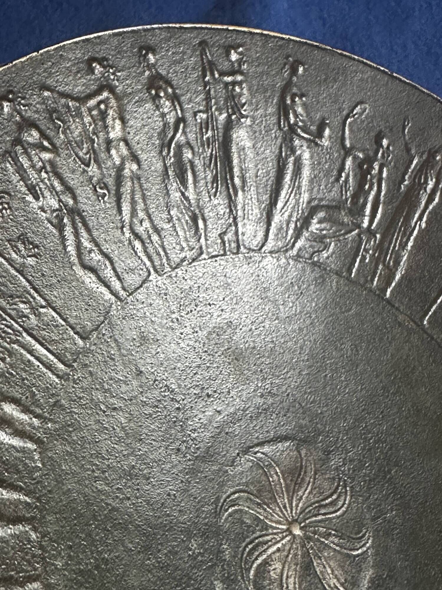 Offering dish / Almsgiving dish in solid bronze