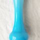 Vase en opaline bleue