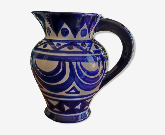 Pichet Saint-Jean de Bretagne en céramique blanche et bleue
