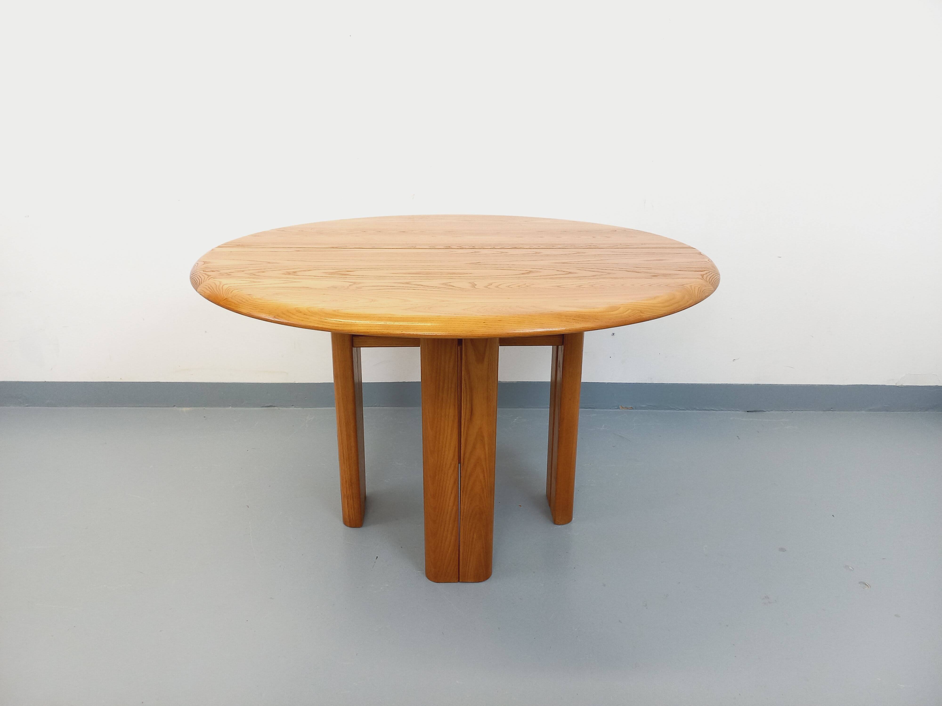 Table à manger ronde vintage Seltz des années 70 80 en orme blond massif