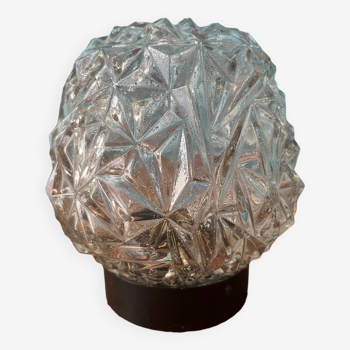 Wall light in thick bubbled chiseled glass