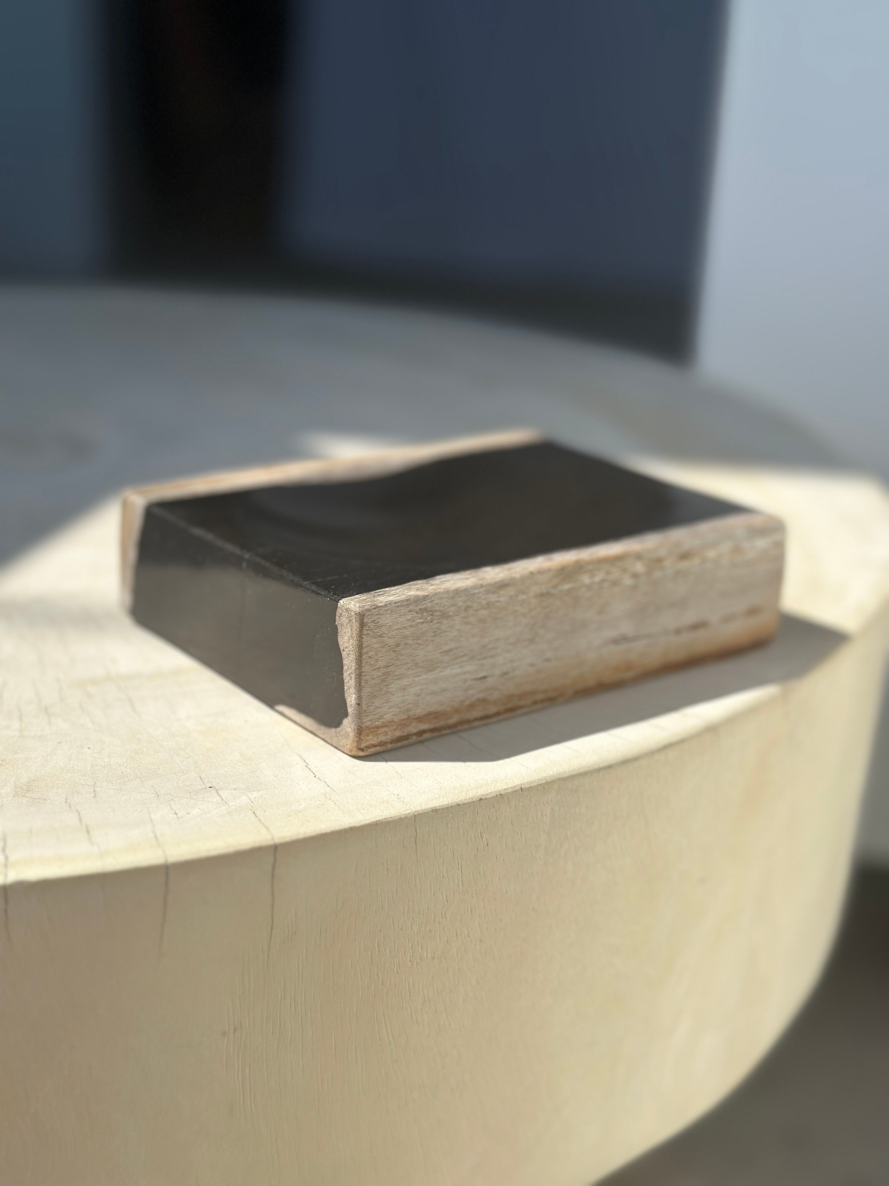 Porte savon en bois pétrifié bandes blanches de chaque côté