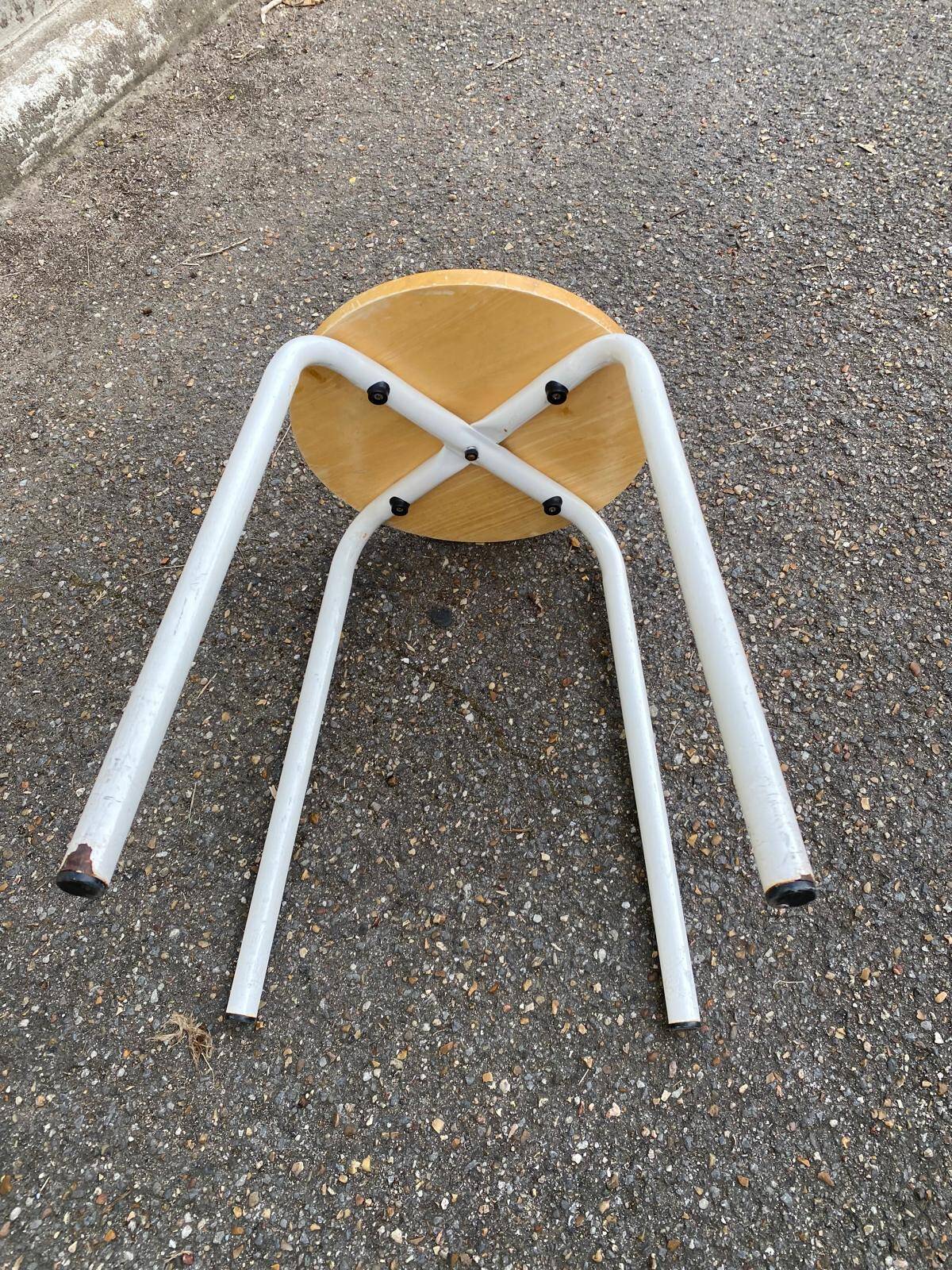 Scandinavian round stool in solid wood and white steel 1980 45cm
