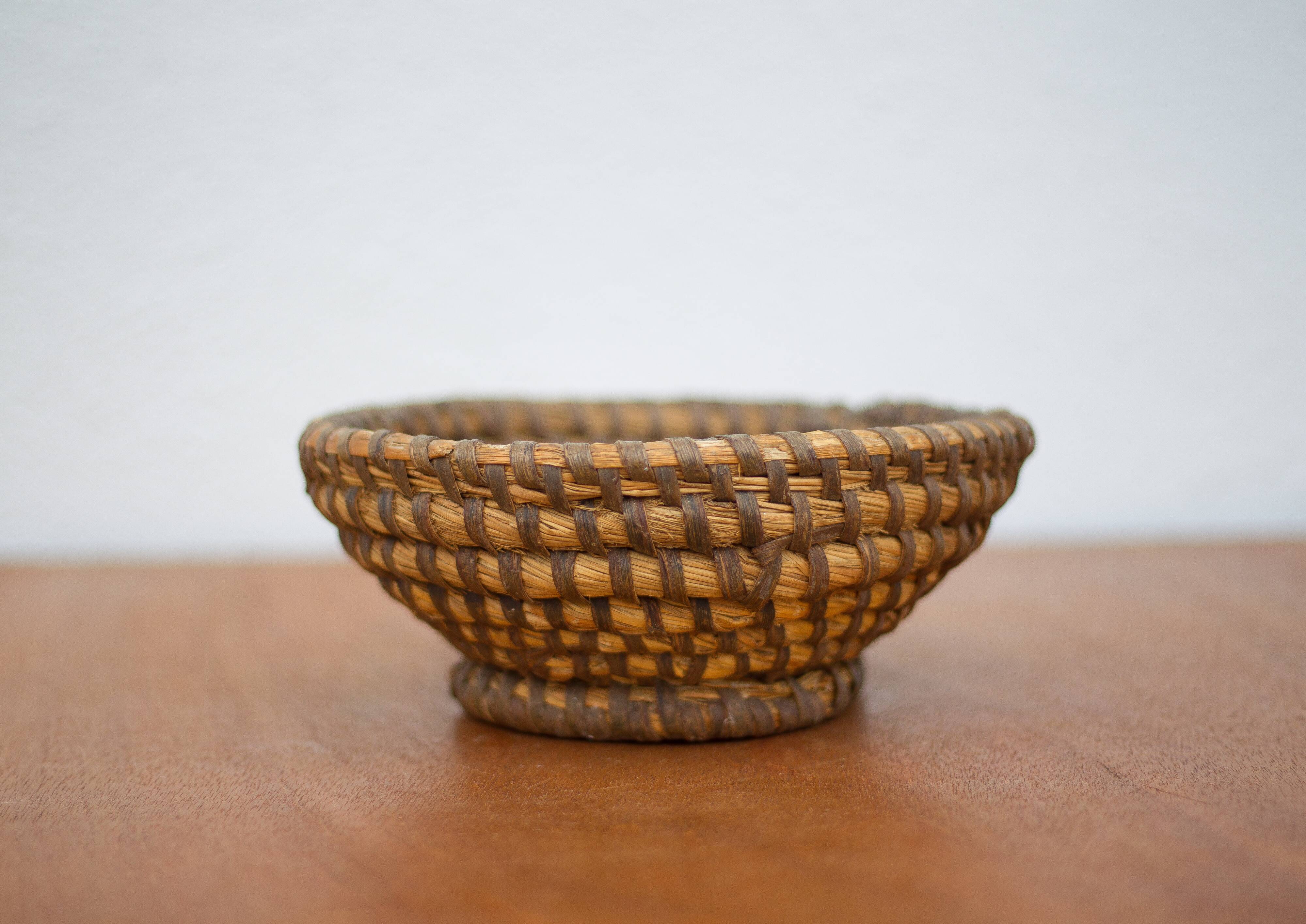Vintage woven basket, small woven basket, bread basket, banneton