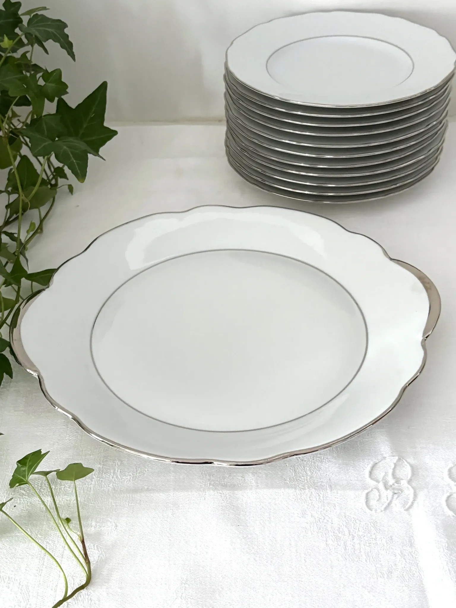 Plat à tarte en porcelaine blanche