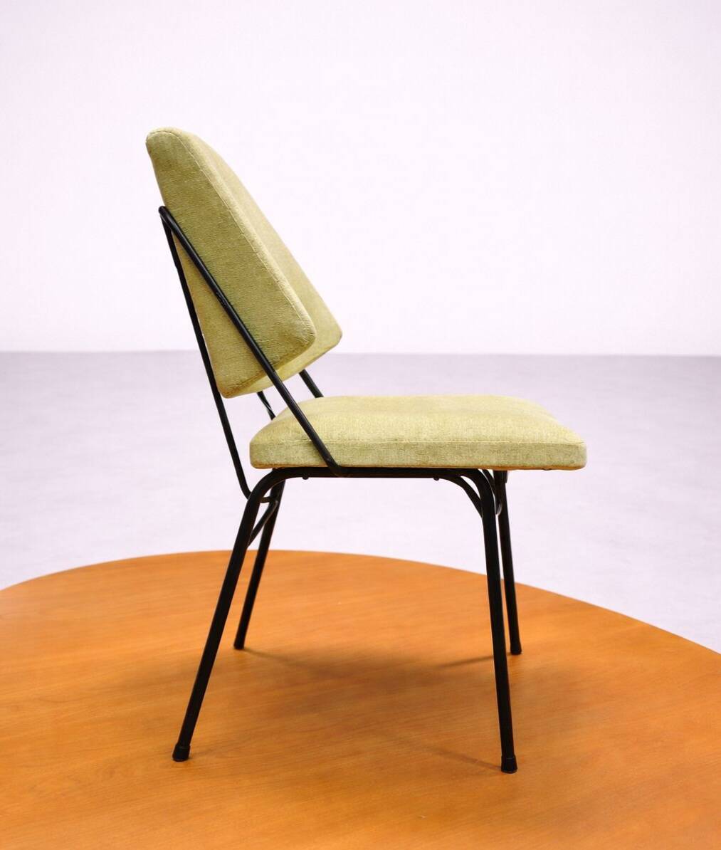 Chaise vintage années 50 en métal noir et tissu vert amande