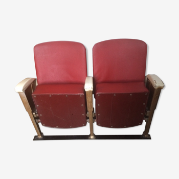 Paire de fauteuils de cinéma en cuir skaï rouge