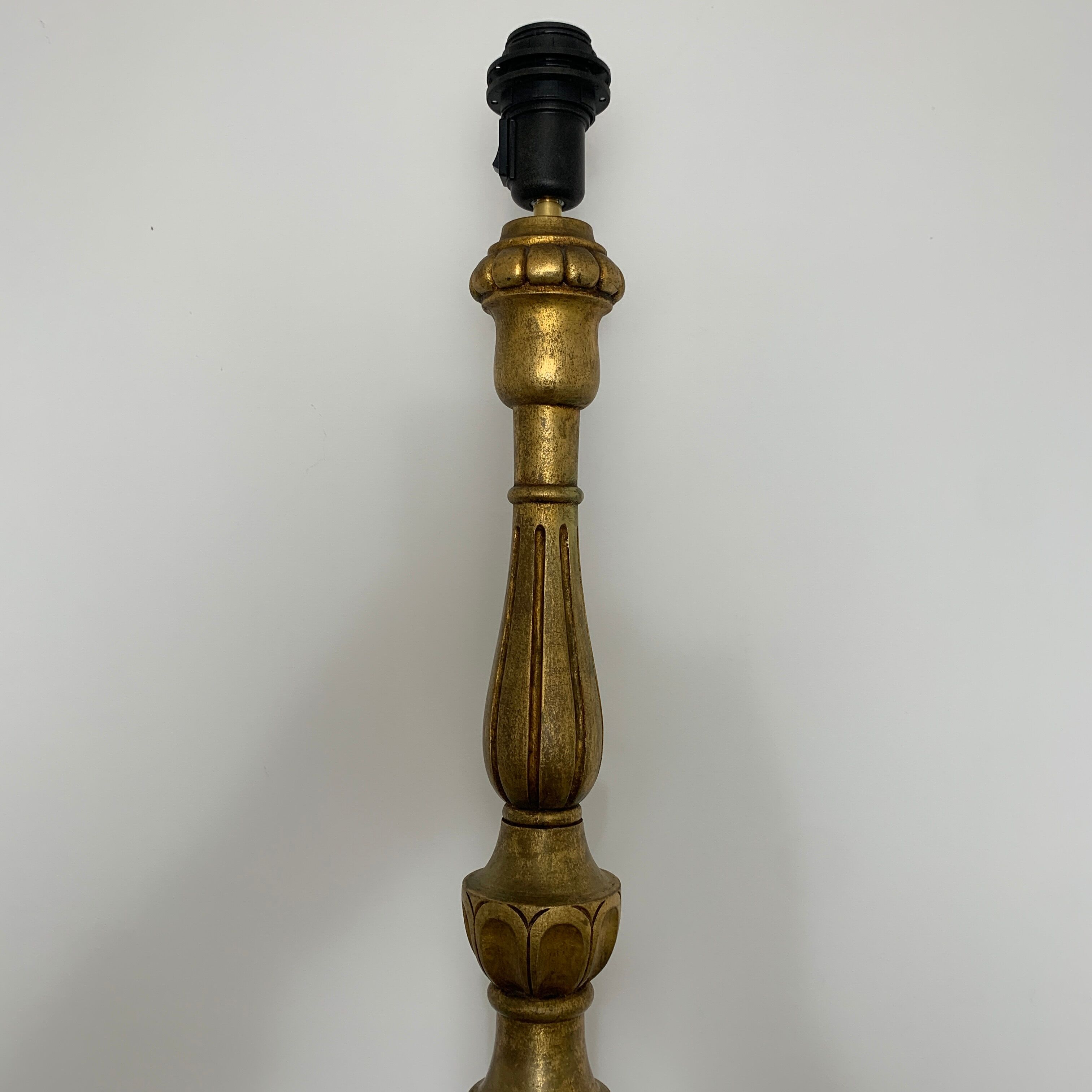 Lampadaire en bois doré début XXe