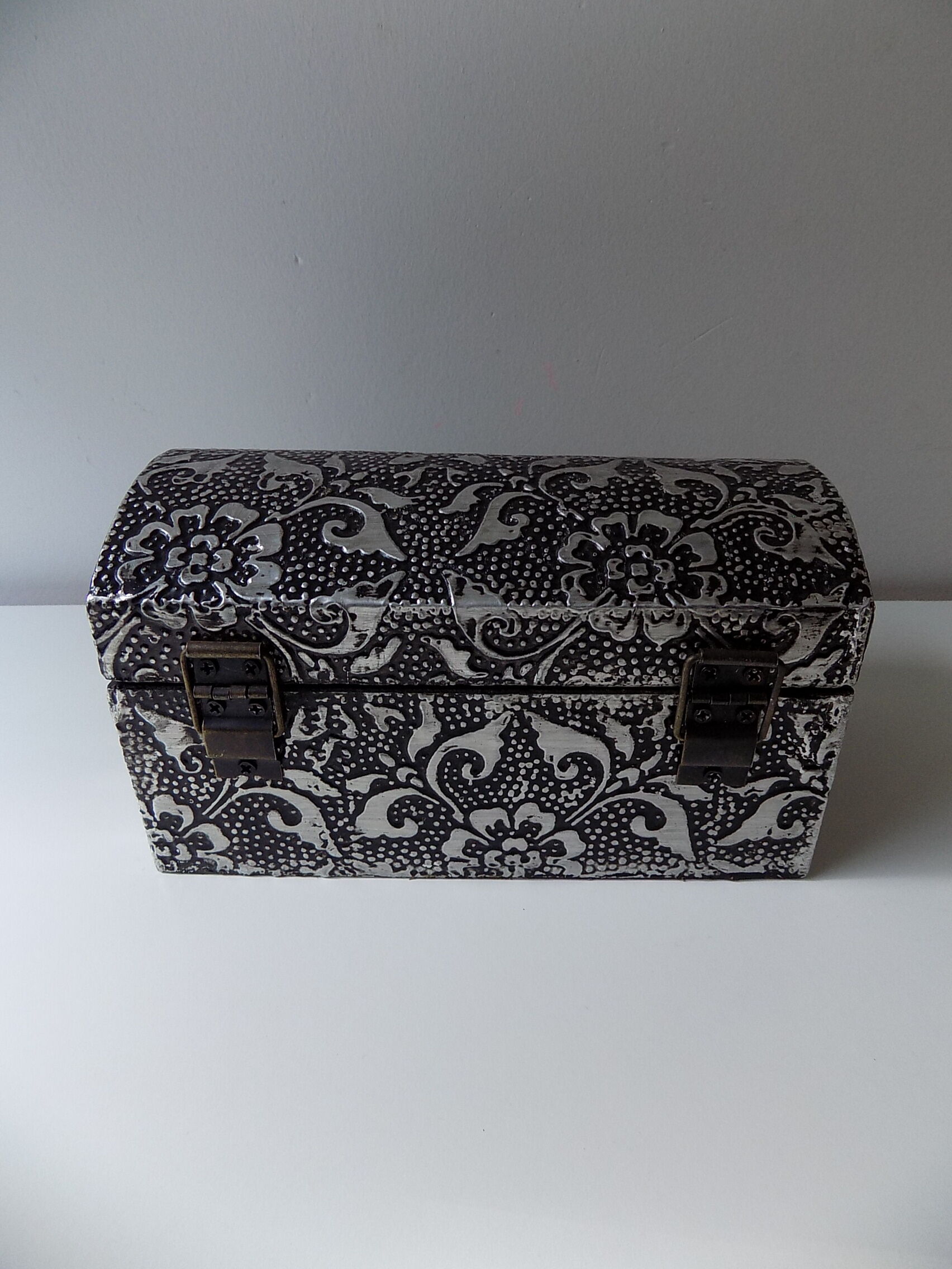 Silver metal jewelry box