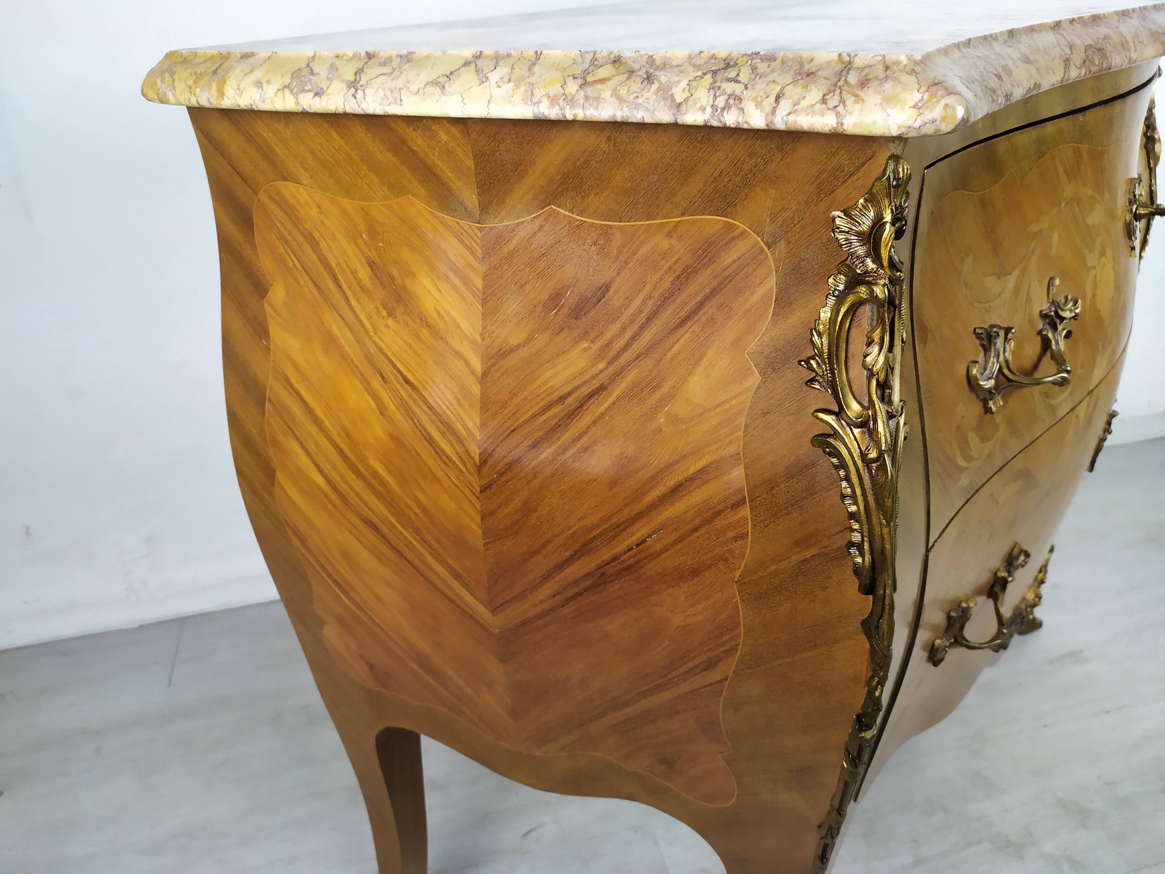 Commode sauteuse galbé Louis XV