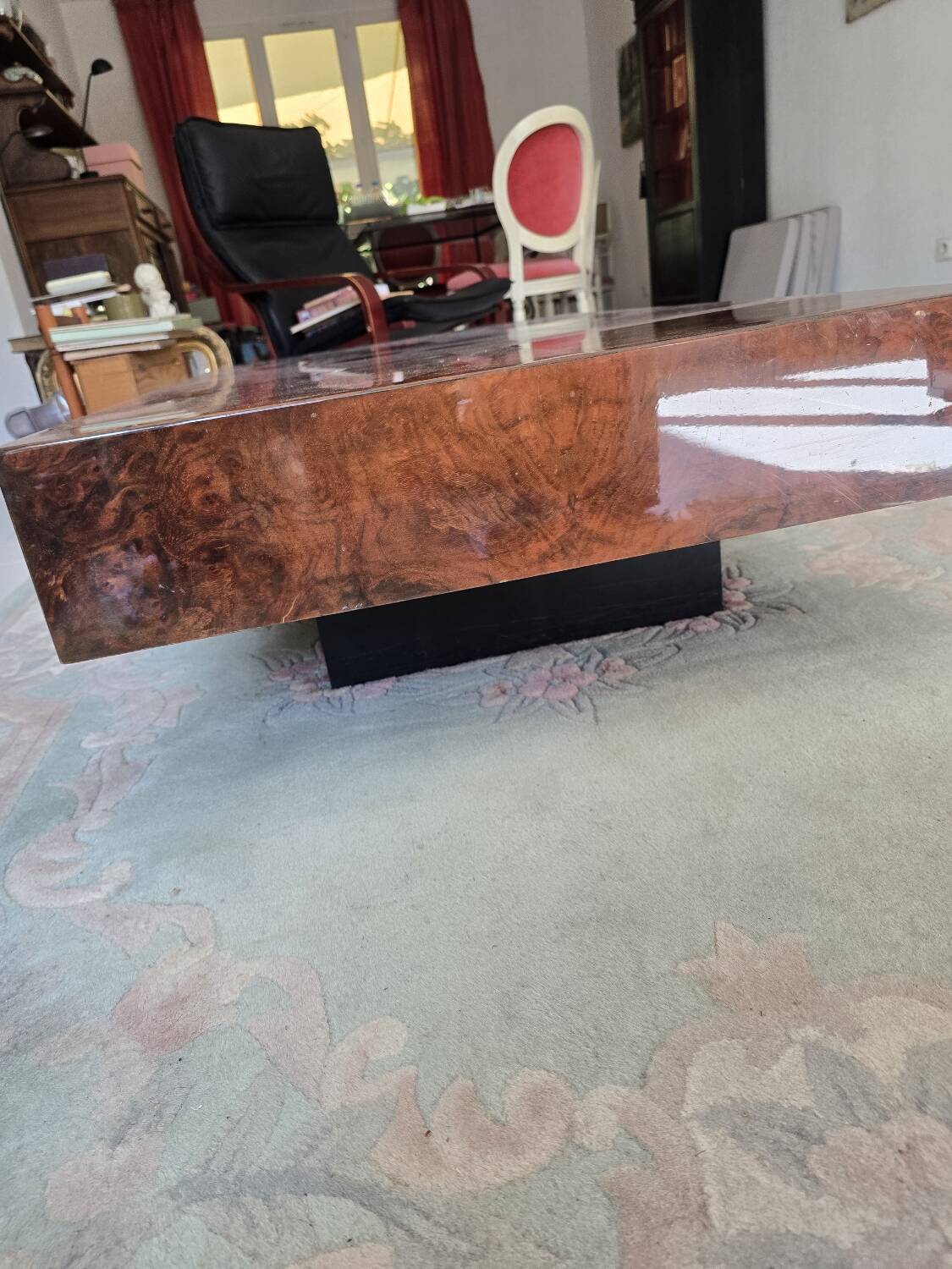 Table basse marqueterie bois de loupe 1970