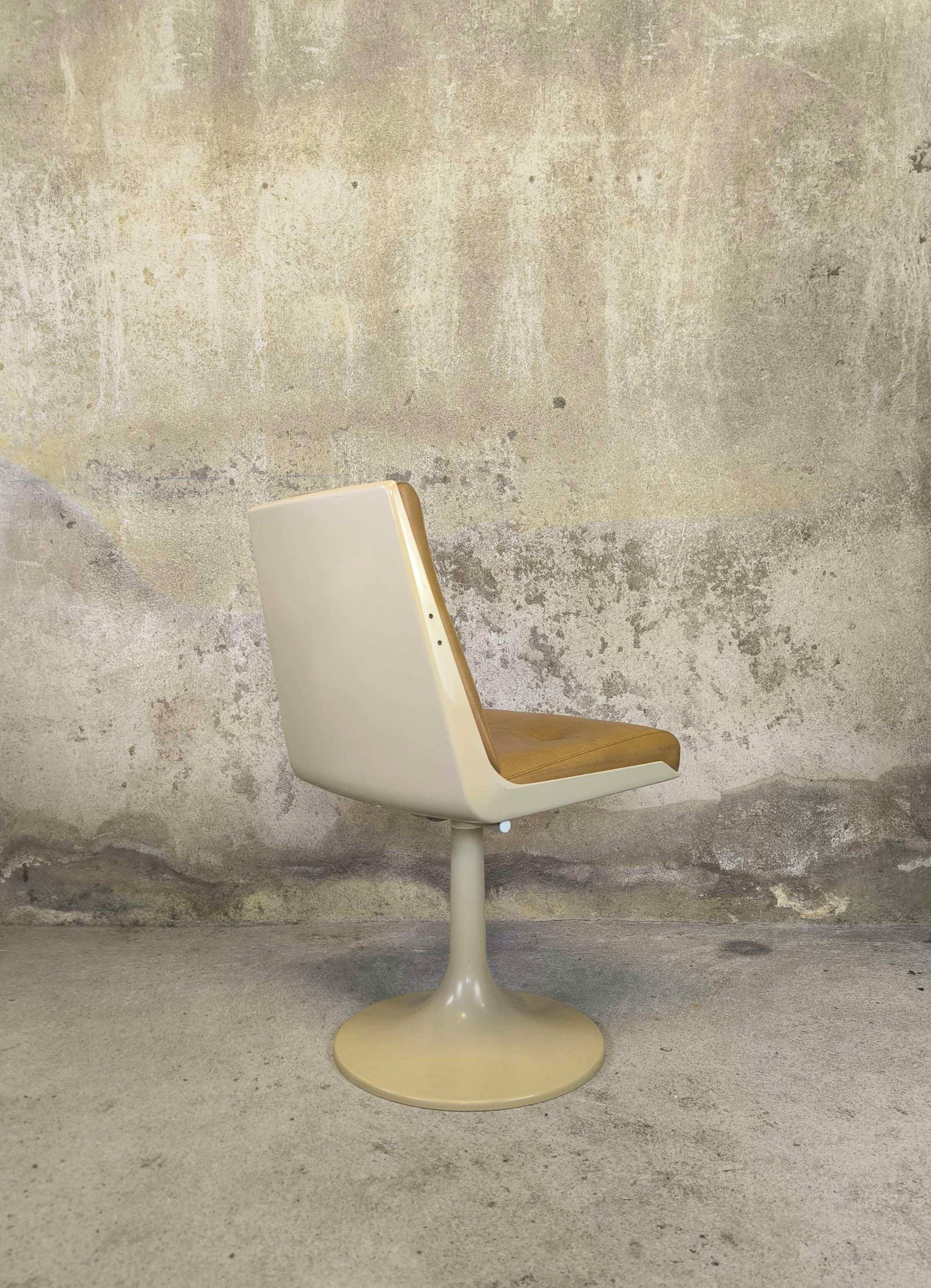 Vintage tulip leg chair.