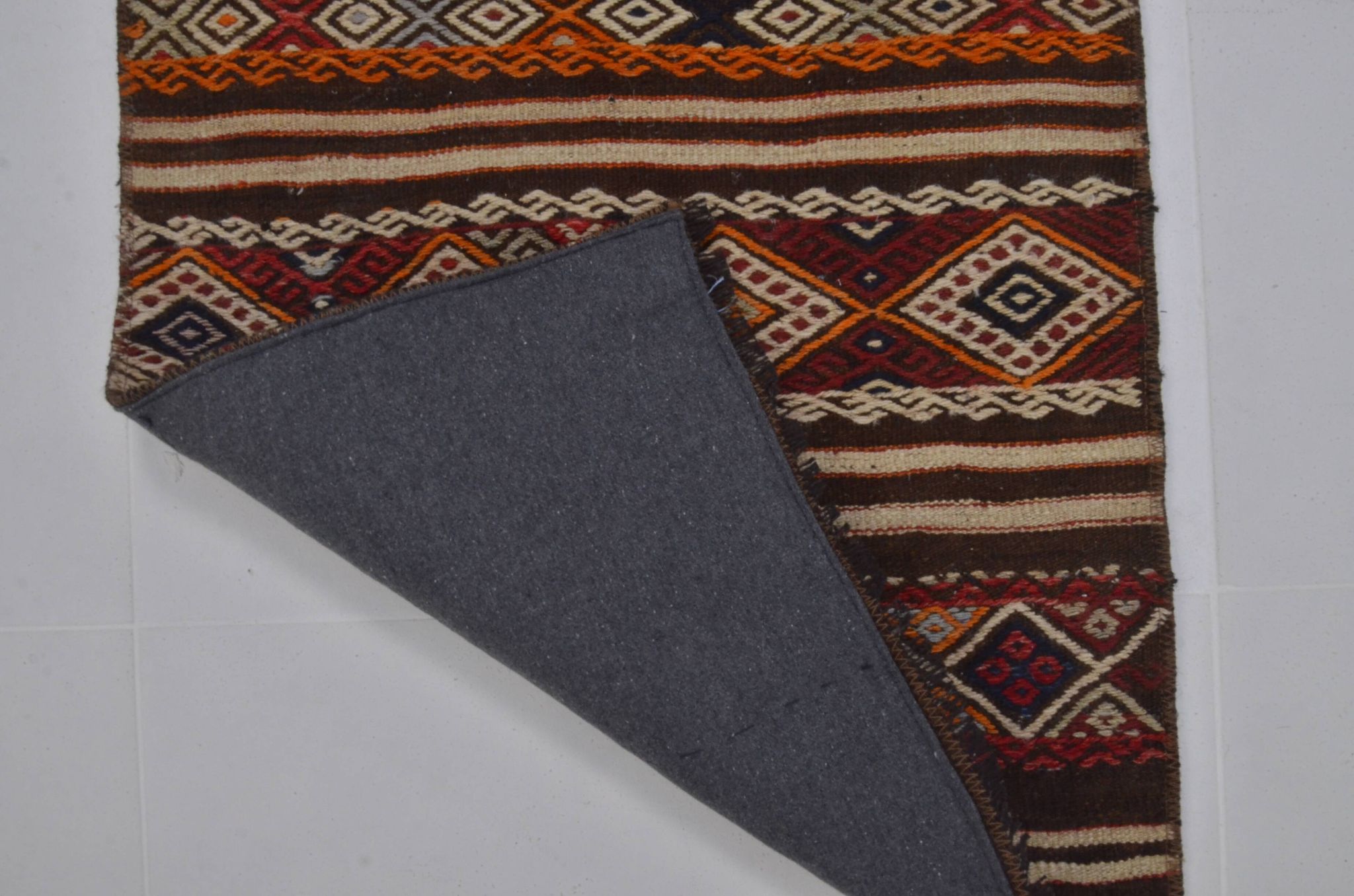 Tapis kilim décoratif anatolien vintage