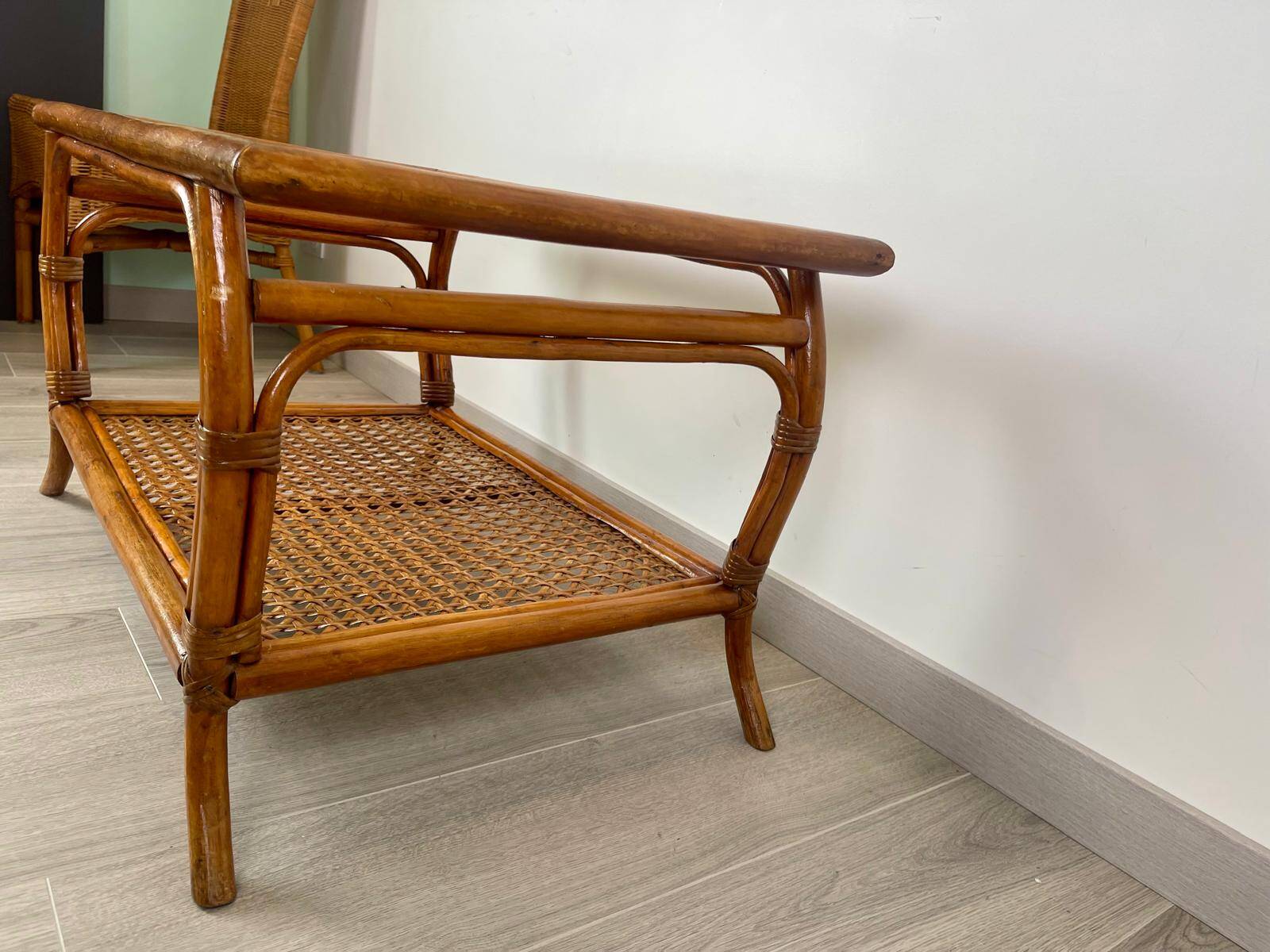 Vintage rattan & glass coffee table – 86 cm – authentic charm