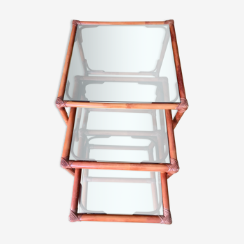 3 Trundle tables in honey/glass rattan. L52 x W52 x H42 - L45 x W45 x H35 - L36 x W36 x H26