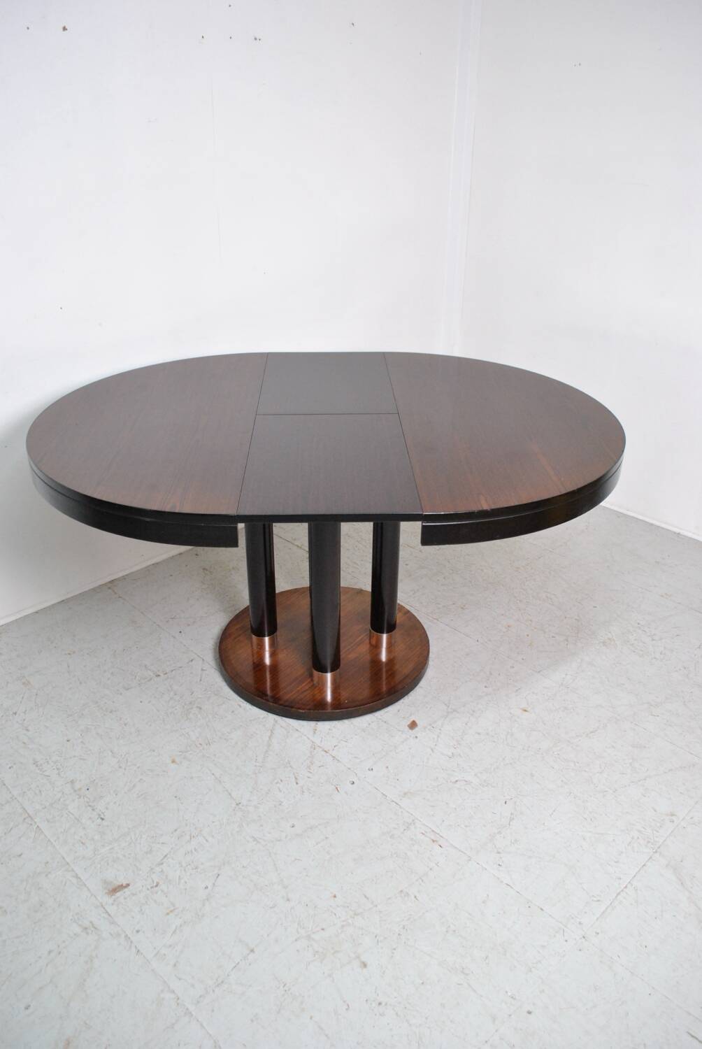 Art Deco extendable dining table