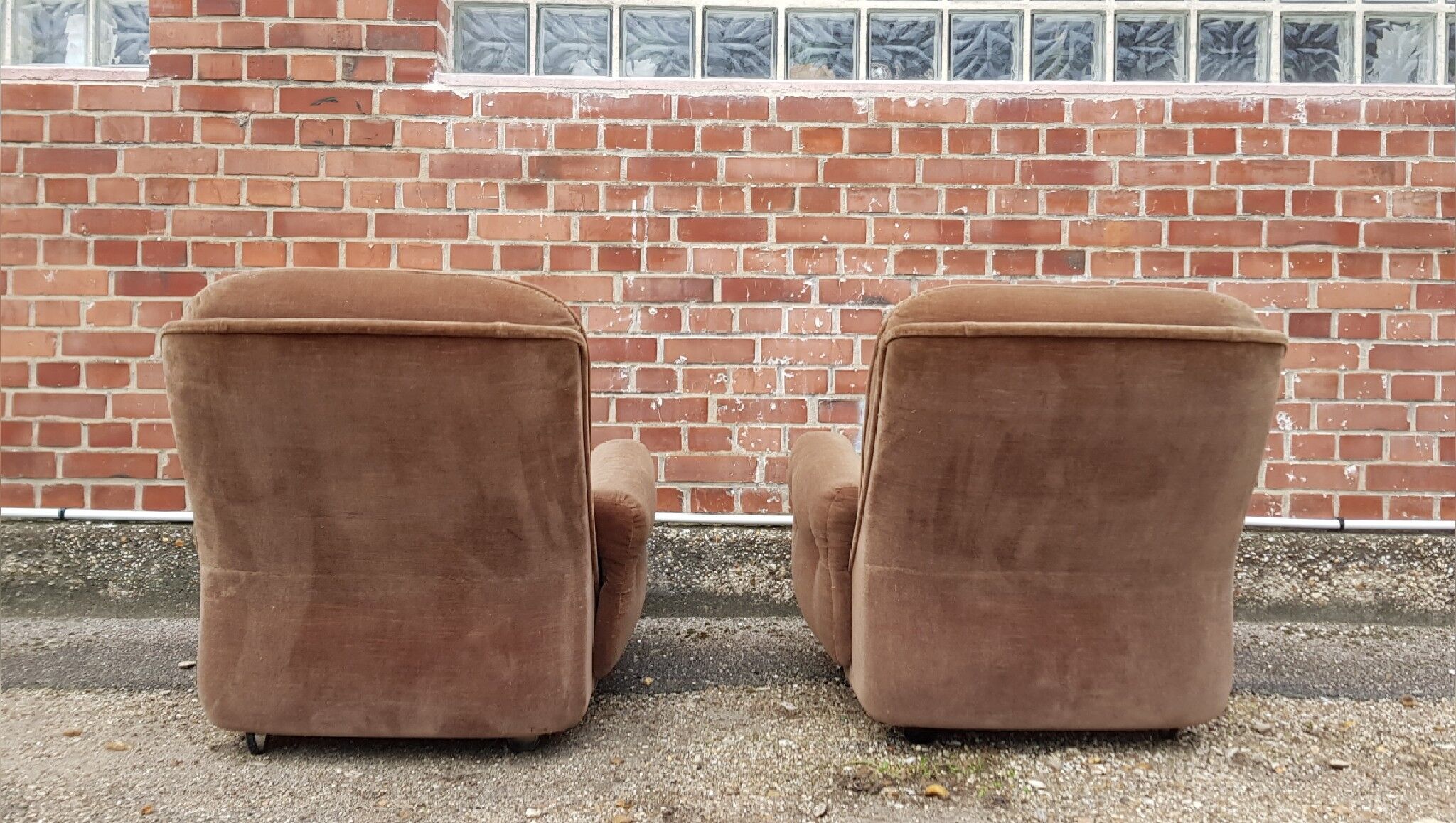 Pair of Airborne chairs 1970