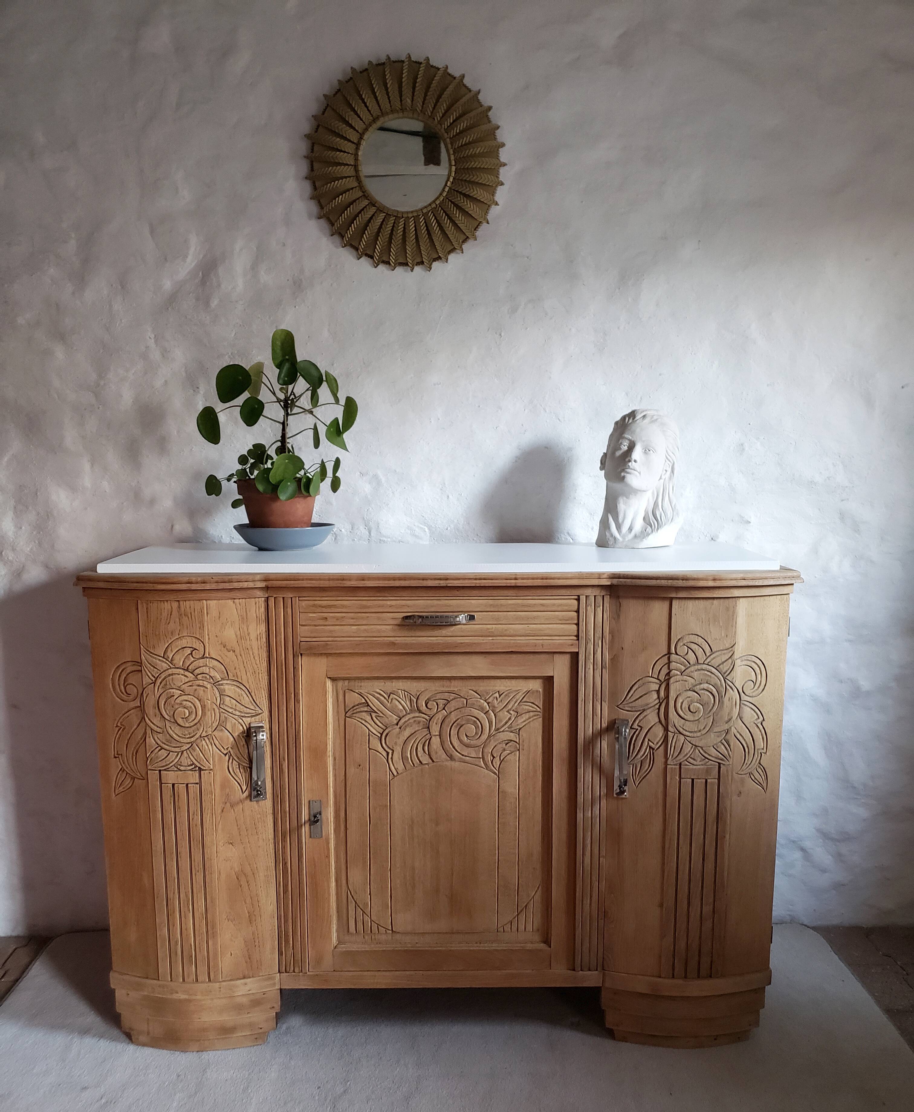 Art-deco buffet in raw oak