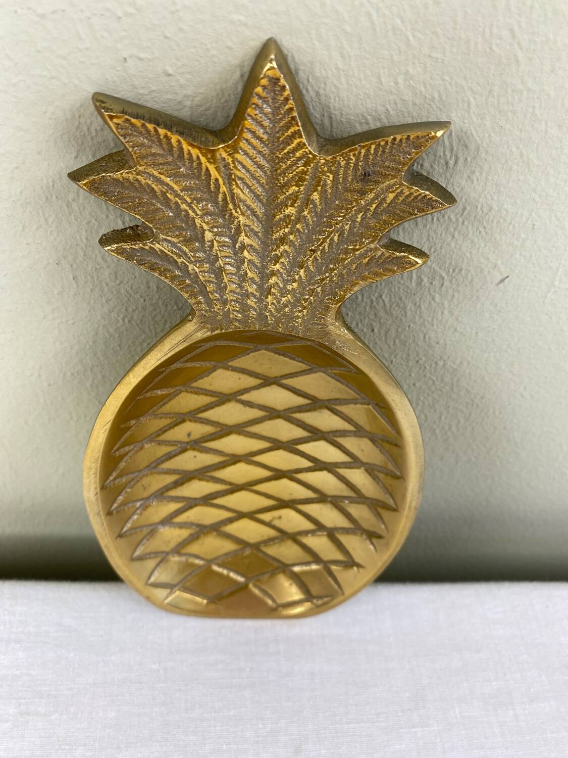 Pineapple pocket emptier