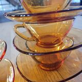 6 tasses et sous-tasses en verre ambré Vereco