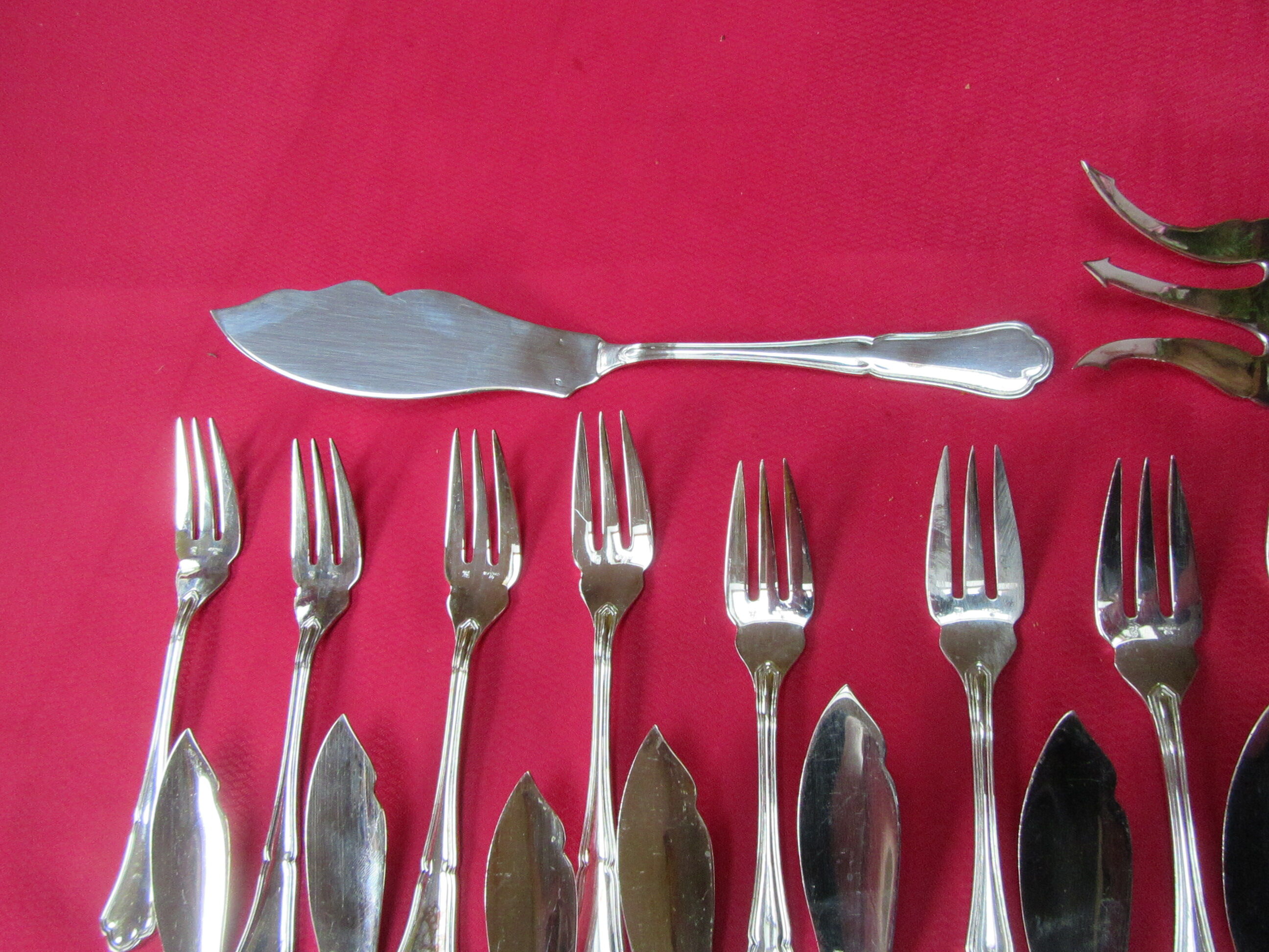 Silver metal fish service ercuis- model contours victoria