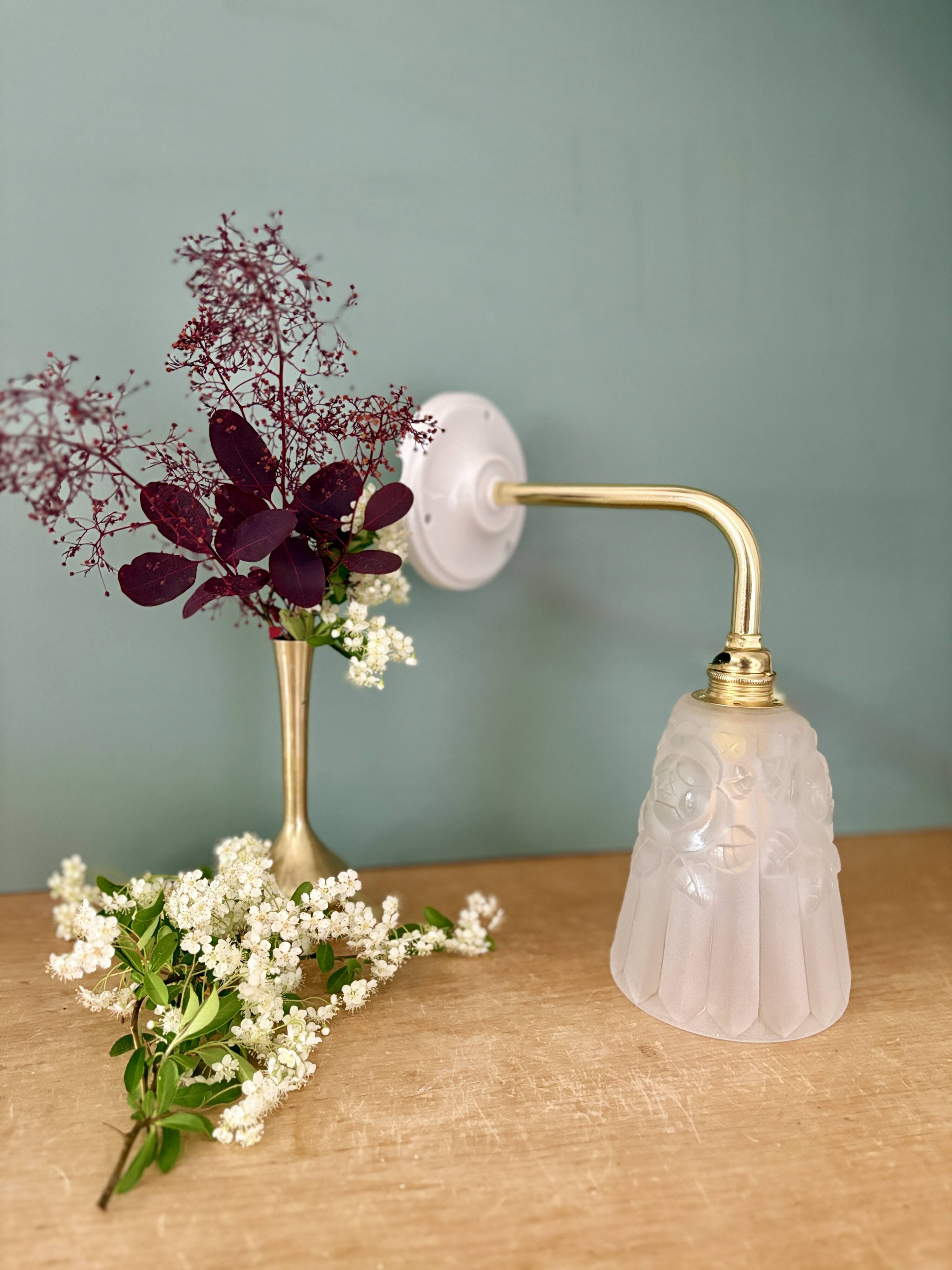 Vintage Art Deco curved tulip wall light - Degué