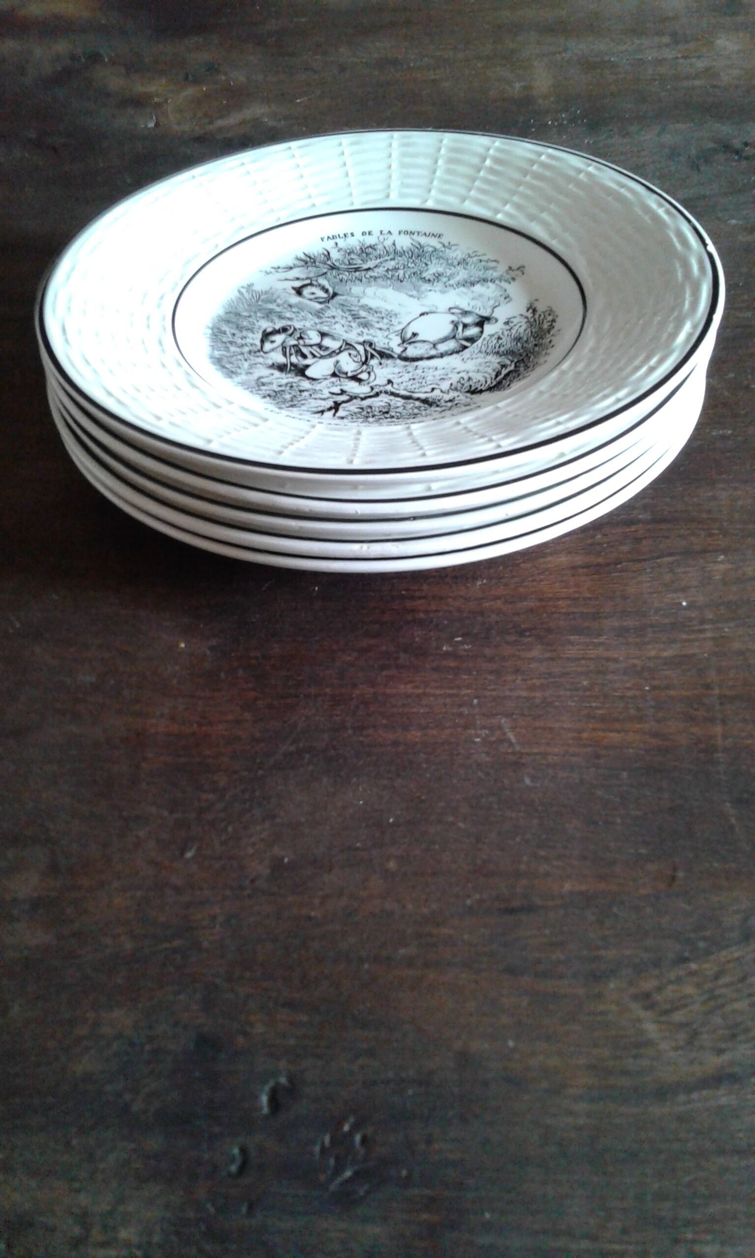 5 Jean de la Fontaine Sarreguemines themed plates
