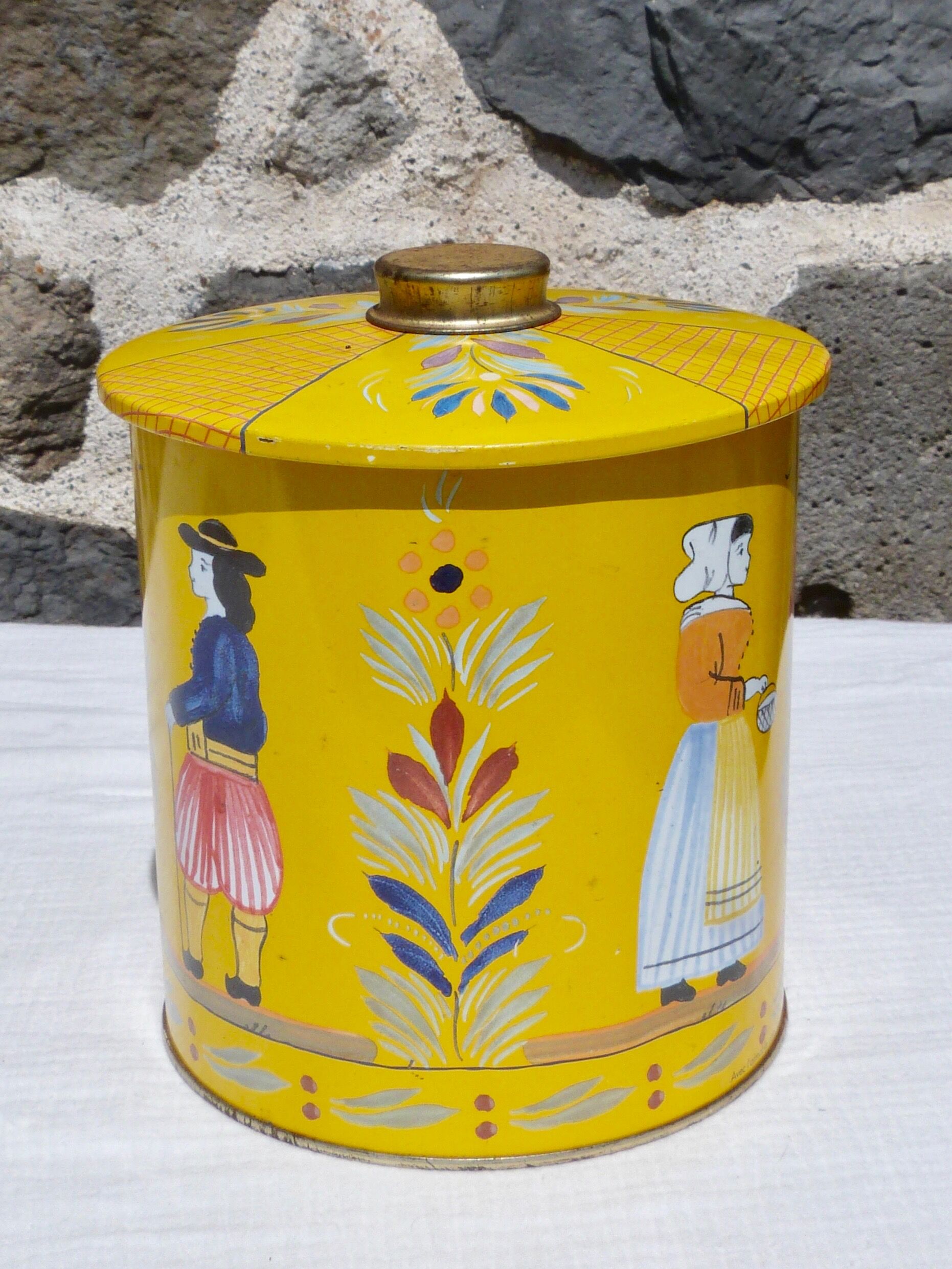 Breton metal box Quimper