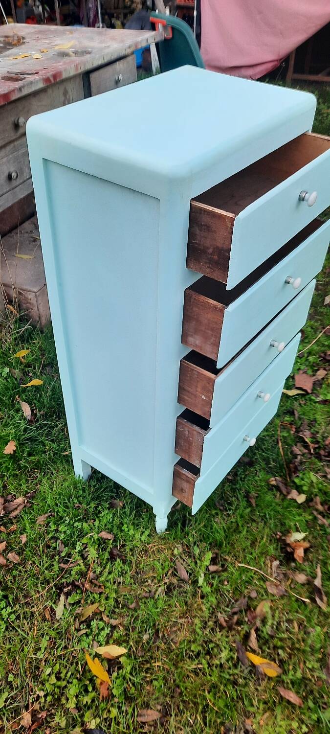 Chest of drawers