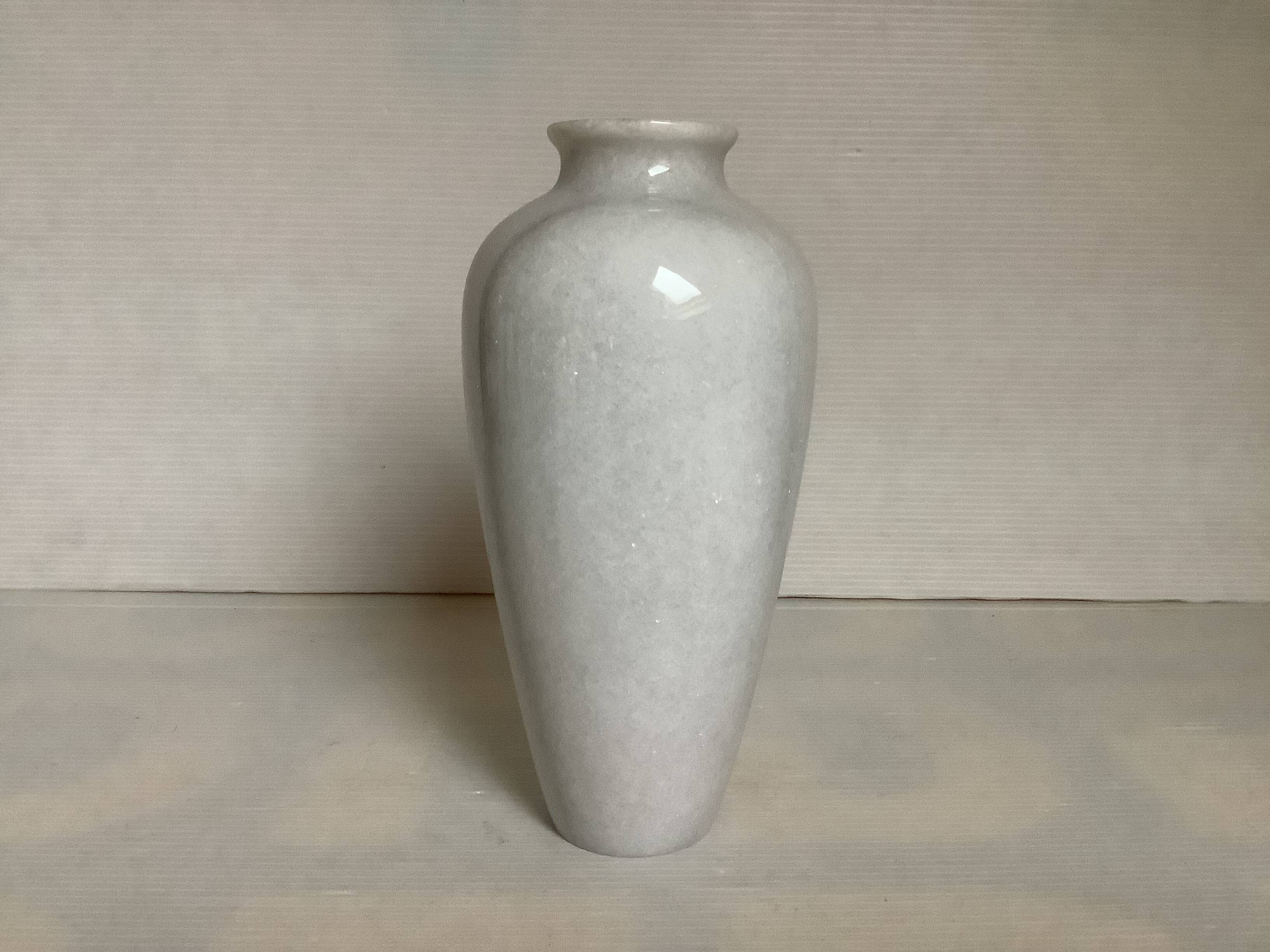 Vase en marbre