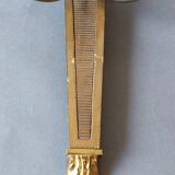 Wall lamp in the shape of a 1940 quiver with three arms, gilded brass and solid mahogany.