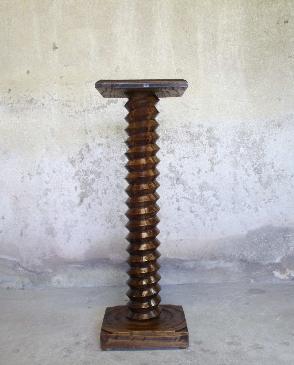Fifth wheel press screw