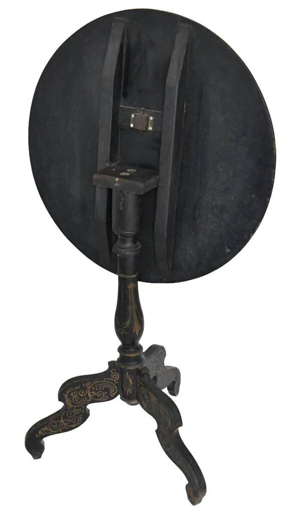 Guéridon d'époque Napoléon III en bois noirci à décor burgauté et peint