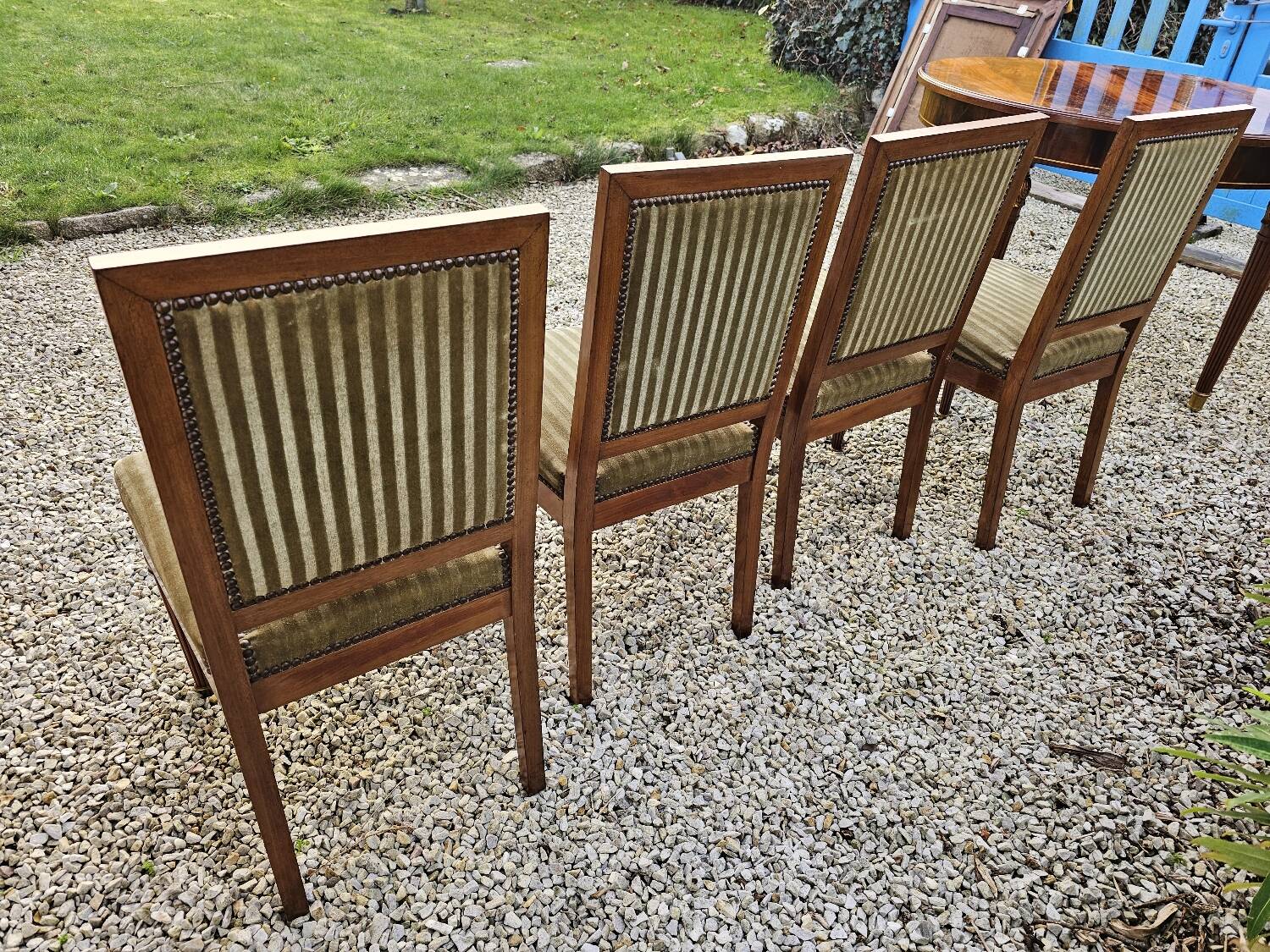 Set of 4 mahogany and velvet chairs