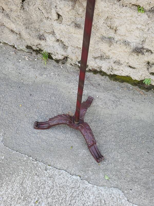 HEIGHT-ADJUSTABLE WROUGHT IRON FLOOR LAMP