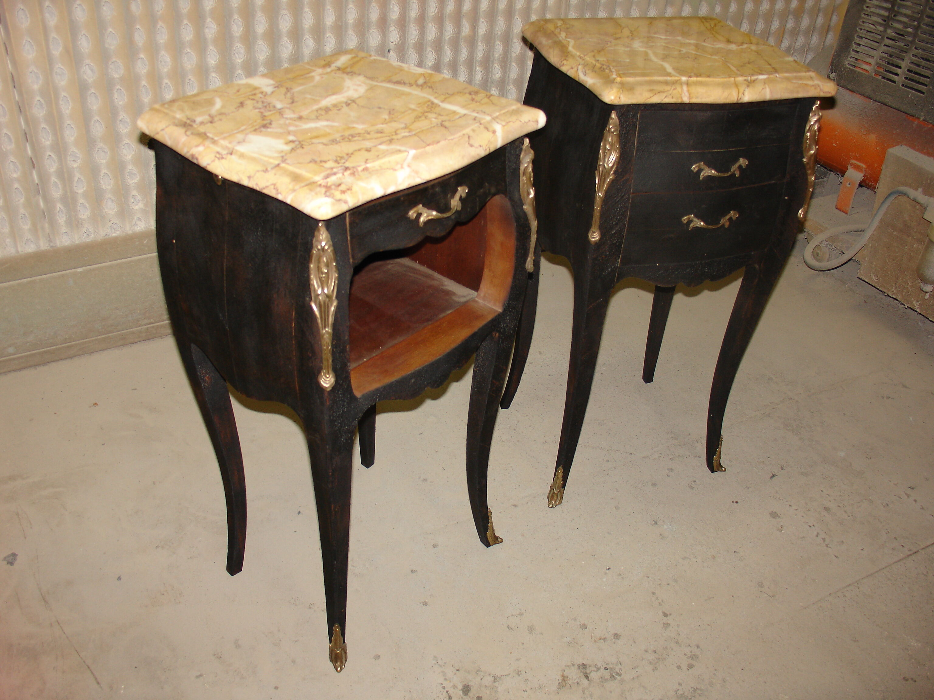 Paire de chevets de style Louis XV relooking Shou sugi ban