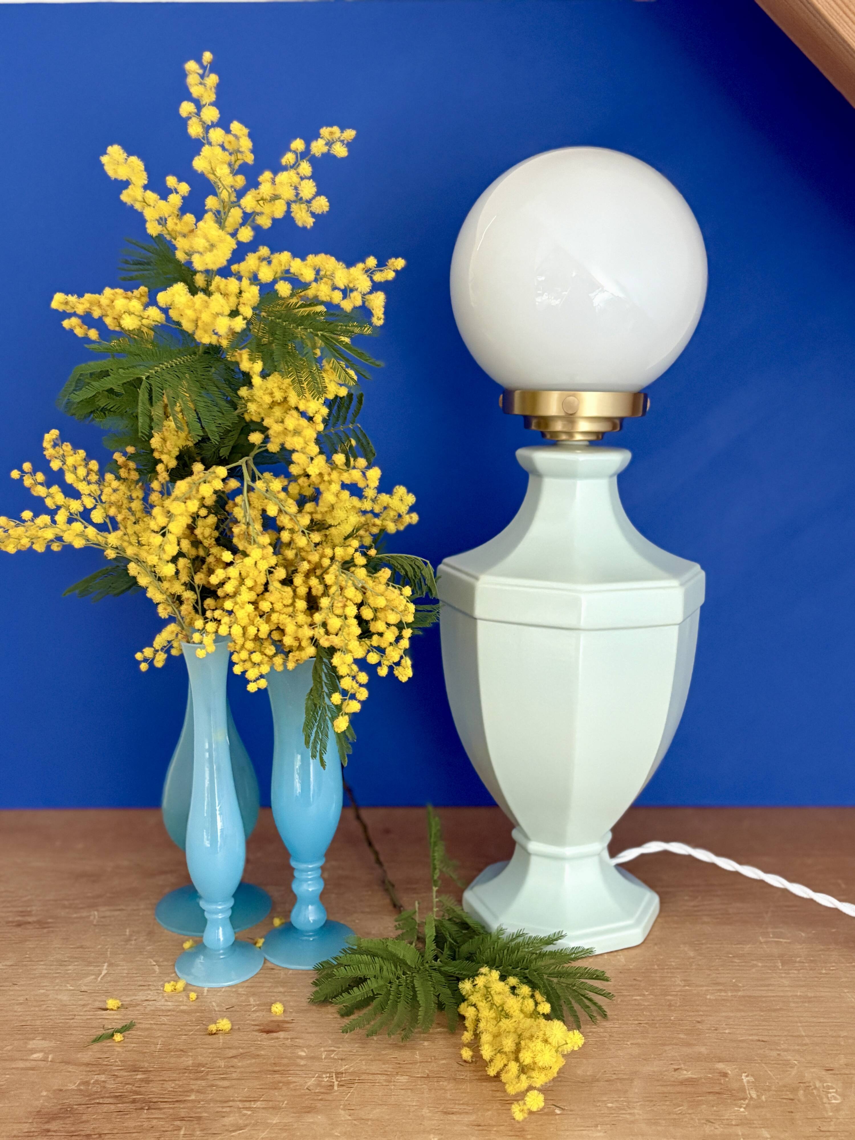 Vintage table lamp in blue ceramic and white opaline.