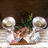 Paire de bougeoirs en métal argenté