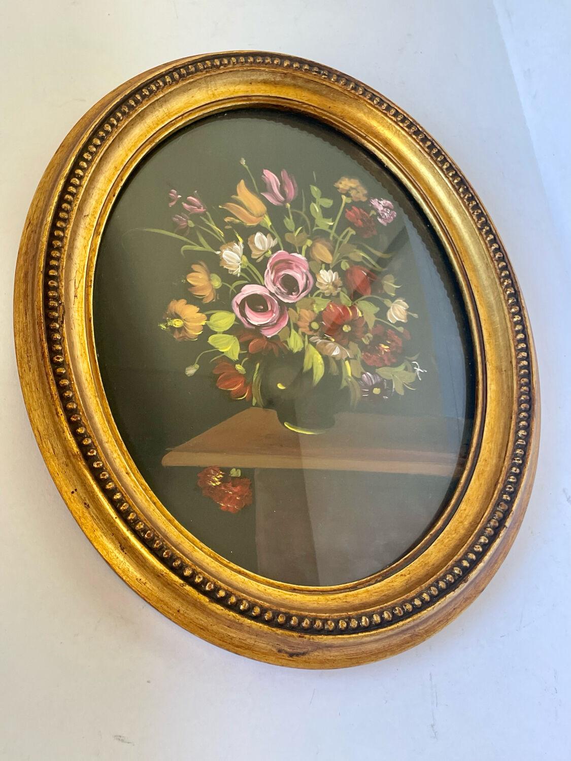 Painting of Flower arrangement in Oval Frame gilded wood measurements 29 cm x 23 cm CONVEX glass