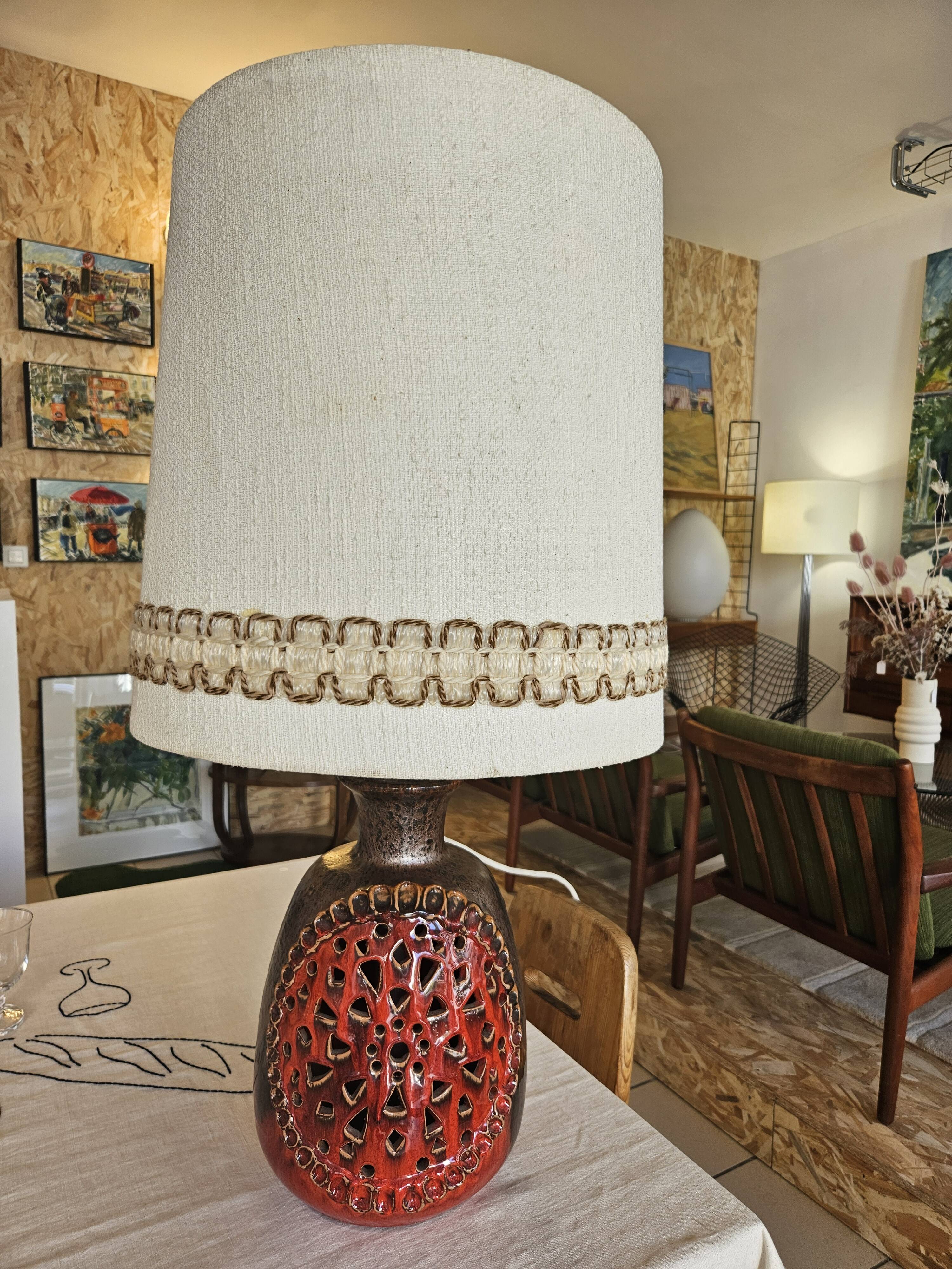 Fat lava ceramic lamp